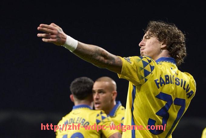 问鼎娱乐官方网站-英超曼彻斯特球队：曼联与曼城的历史竞争与对比