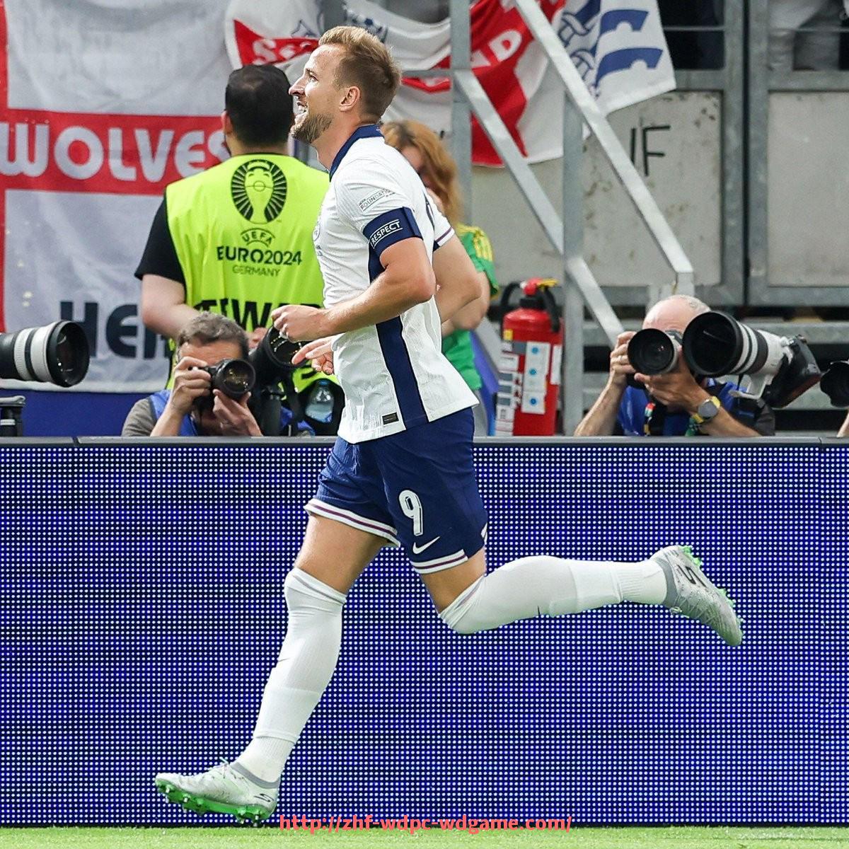 问鼎娱乐官方网站-本赛季意甲晋级欧冠的球队名单与表现评估